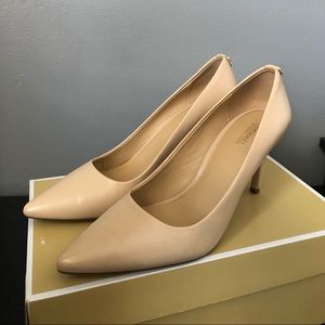 Michael Kors Dorothy Flex Pumps- Oyster